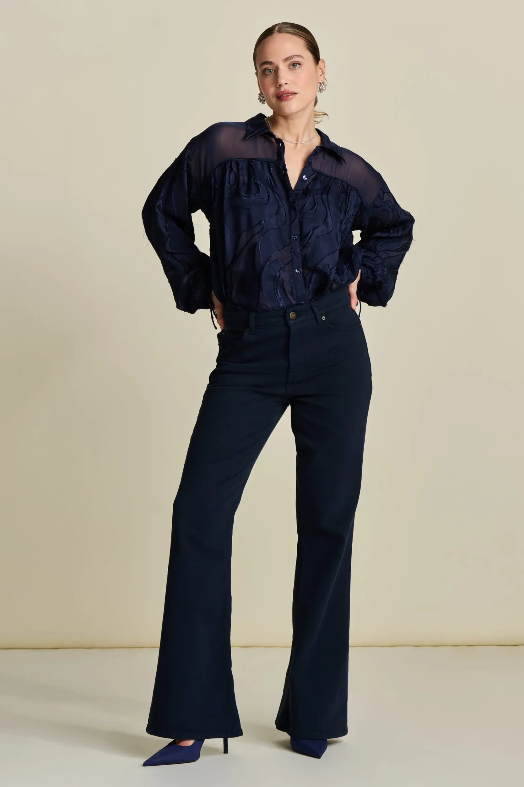 Jeans|Broeken>POM Amsterdam JEANS KATE Flare Washed Midnight Blue